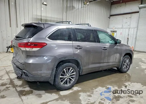 2018 Toyota Highlander Se из США, поврежденный, VIN 5TDJZRFH1JS828438